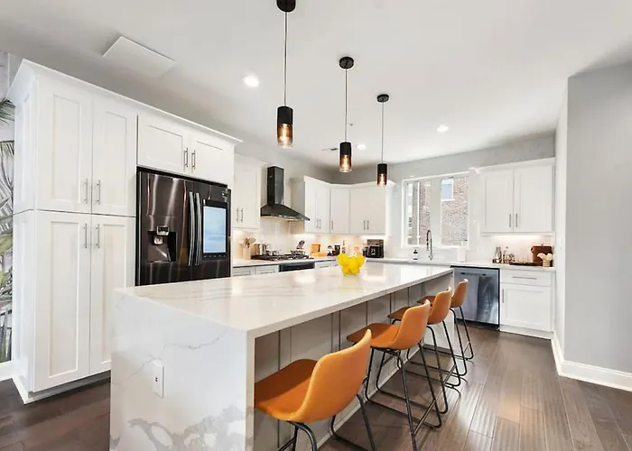 Hostwise - The Charlotte - Rooftop Patio, Garage Parking, Prime Location, Large 3 Story