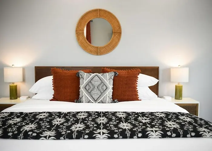Hostwise - The Charlotte - Rooftop Patio, Garage Parking, Prime Location, Large 3 Story Pittsburgh
