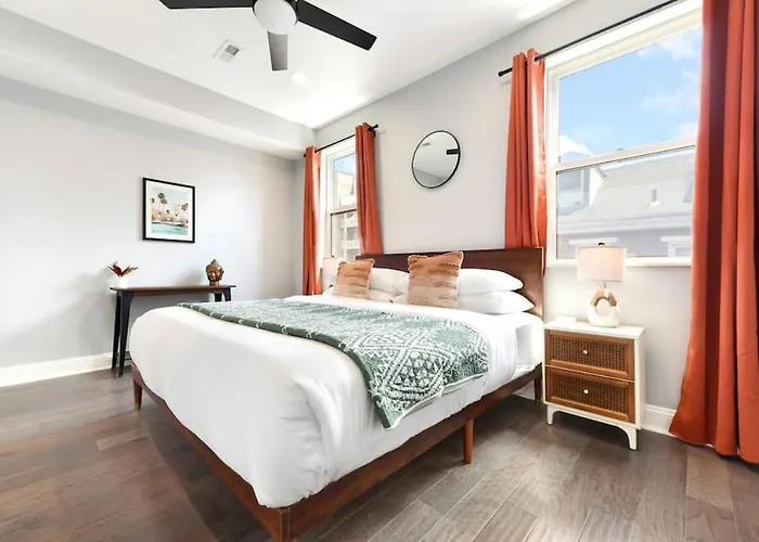 Hostwise - The Charlotte - Rooftop Patio, Garage Parking, Prime Location, Large 3 Story *